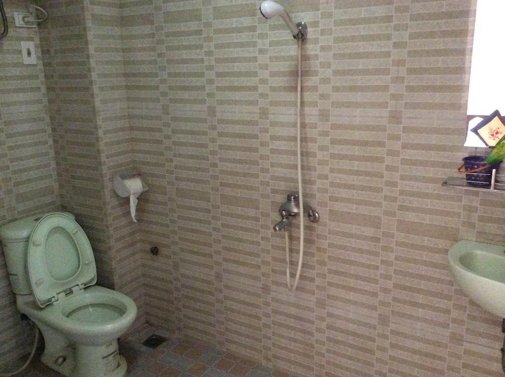 Phuong Dong Hotel هانوي الغرفة الصورة